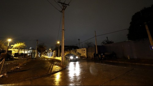 Intensa lluvia y vientos se registran en la Región Metropolitana