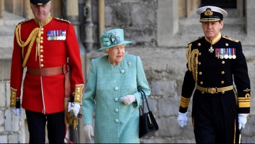 Con ceremonia marcada por el distanciamiento social se celebró el cumpleaños oficial de Isabel II