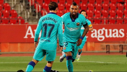 Con tempranero gol de Arturo Vidal el Barcelona apabulla en el reinicio de la Liga de España