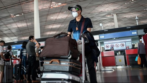 Aeropuertos de Pekín cancelan más de mil vuelos ante rebrote de coronavirus