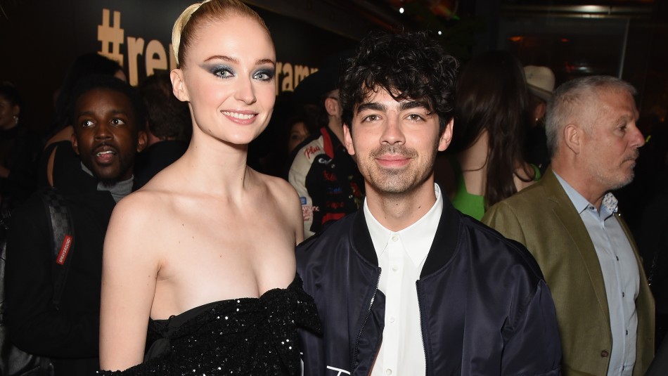 Sophie Turner aparece por primera vez mostrando su embarazo Sophie Turner aparece por primera vez mostrando su embarazo