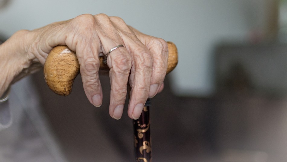 Adultos mayores quedaron completamente solos en hogar de ancianos por brote de coronavirus Adultos mayores quedaron completamente solos en hogar de ancianos por brote de coronavirus
