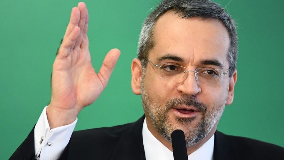 Ministro de Educación de Brasil renuncia tras tratar de Ministro de Educación de Brasil renuncia tras tratar de