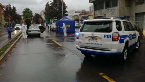 Hombre es hallado muerto al interior de un auto en el centro de Concepción