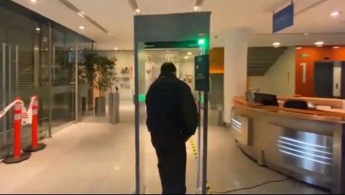 Llegan a Chile pórticos que permiten medir la temperatura de una persona por segundo