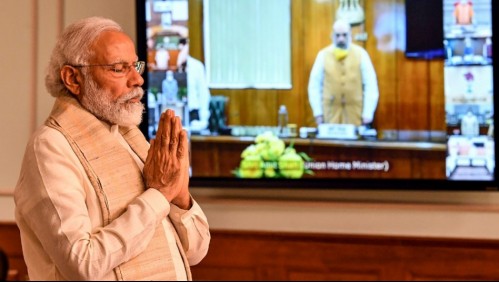 Primer ministro indio recomienda hacer yoga para combatir el coronavirus