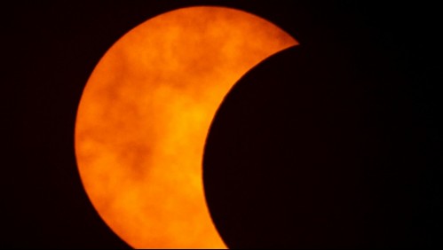 'Círculo de fuego': Un eclipse solar excepcional deslumbra a aficionados de la astronomía