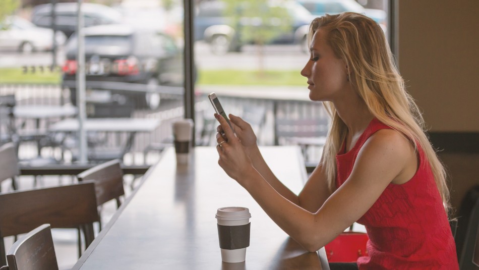 ¿Miedo a salir de casa sin tu teléfono celular?: Conoce más de la nomofobia y sus síntomas ¿Miedo a salir de casa sin tu teléfono celular?: Conoce más de la nomofobia y sus síntomas