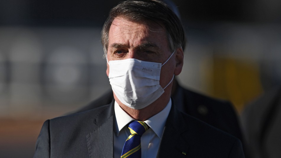 Jair Bolsonaro Ordenan a Jair Bolsonaro usar mascarilla en lugares públicos