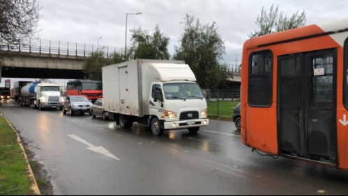 Controles sanitarios generan atochamiento de vehículos en Santiago