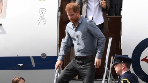 Príncipe Harry provoca polémica por viaje a Inglaterra en lujoso jet privado