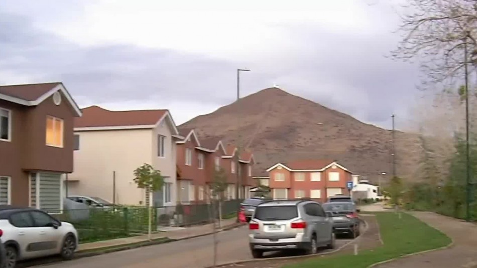 Lluvia se filtra en casas nuevas en Lo Campino: Lluvia se filtra en casas nuevas en Lo Campino: