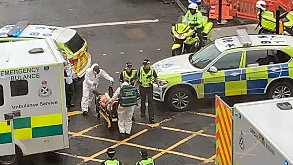 Un agente de seguridad y otras 5 personas apuñaladas en Glasgow: El atacante fue abatido Un agente de seguridad y otras 5 personas apuñaladas en Glasgow: El atacante fue abatido