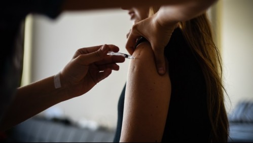 Subsecretaria de Salud indica que se evalúa probar en Chile vacunas contra el coronavirus desarrolladas en Europa