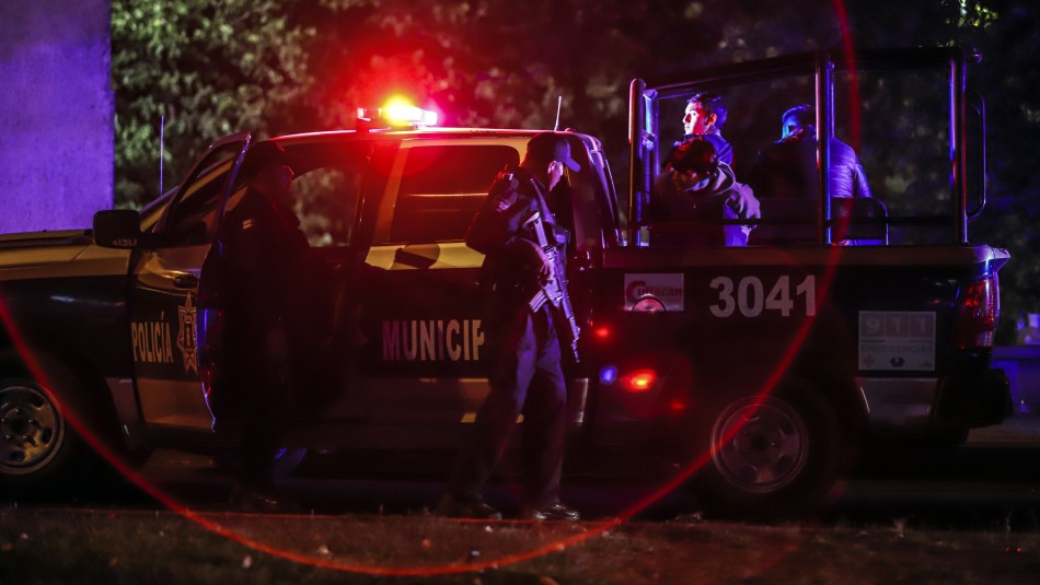 Vandalizan hospital y vehículos policiales en México Vandalizan hospital y vehículos policiales por falsos rumores sobre coronavirus en México