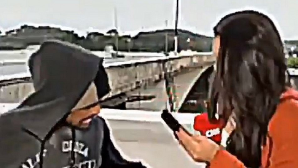 Imagen del robo Asalto en vivo: Reportera brasileña sufre robo cuando transmitía para cadena de televisión