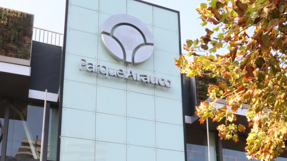 Imagen referencial Joaquín Lavín confirma sumarios sanitarios en tiendas del Parque Arauco que vendían bienes no esenciales