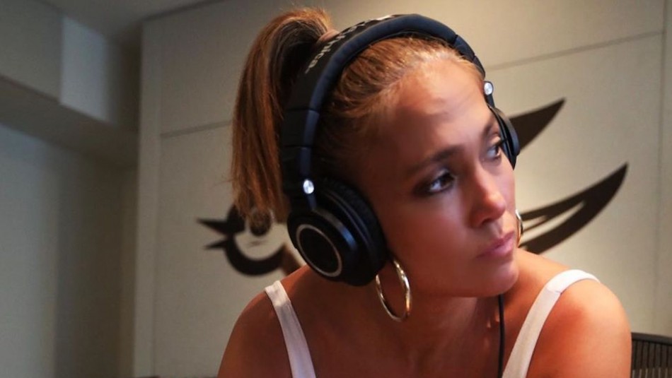 Jennifer Lopez muestra su escultural figura a los 50 años de edad y las redes enloquecen