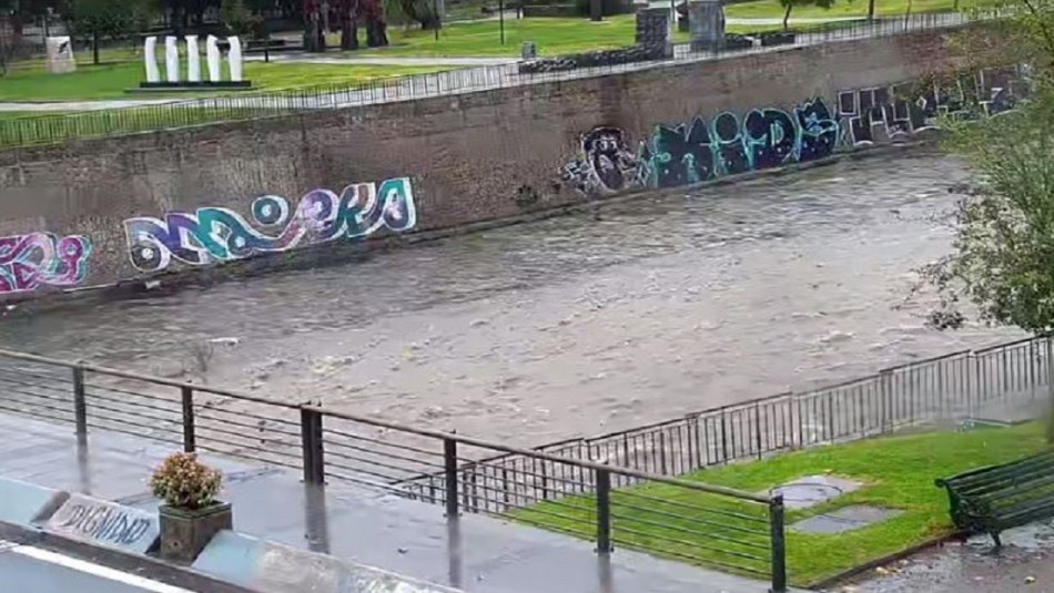Aumento del caudal en río Mapocho Lluvias en Santiago: Imágenes evidencian aumento en el caudal del río Mapocho