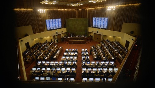 Bancadas de oposición piden a Piñera promulgar límite a la reelección: 'Un eventual veto daña la democracia'