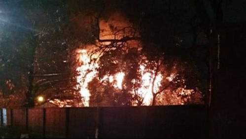 Violento incendio afecta a vivienda de dos pisos en Barrio Norte de Concepción