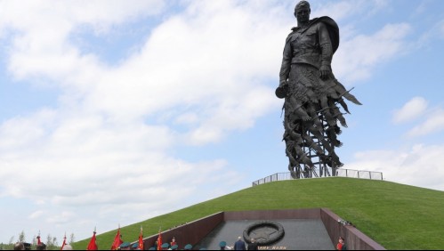 Rusia inaugura un increíble monumento en honor al soldado soviético
