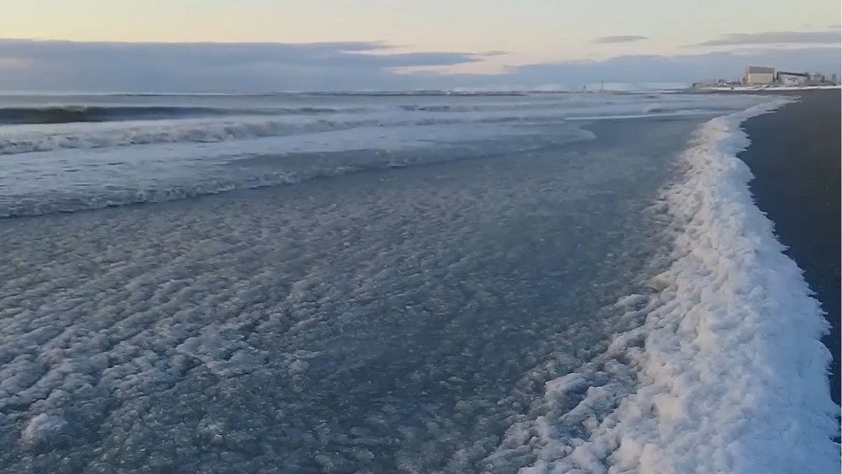 Video muestra impresionante congelamiento del mar en Argentina Video muestra impresionante congelamiento del mar en Argentina