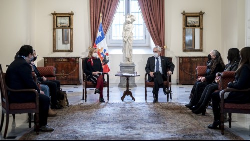Piñera entrega pensiones de gracia a familias de funcionarios de la salud fallecidos por coronavirus