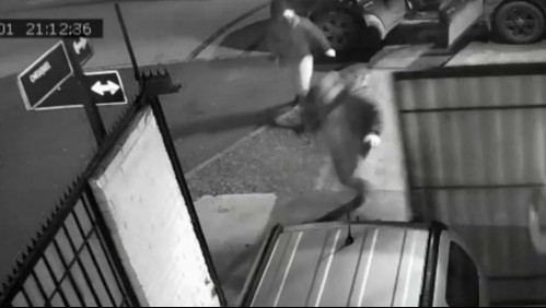 Video muestra asalto de banda que se hizo pasar por Carabineros para engañar a una familia