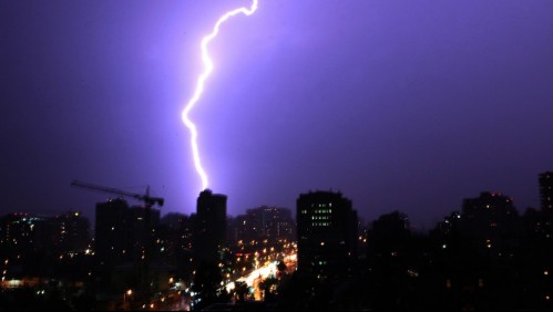 Anuncian probables tormentas eléctricas y aluviones en Santiago