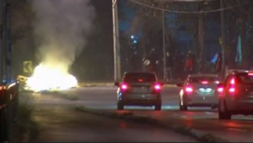 Barricadas y enfrentamientos con carabineros en jornada de incidentes en Santiago y regiones