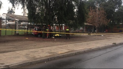 Tres personas murieron tras choque de automóvil contra un árbol en la capital
