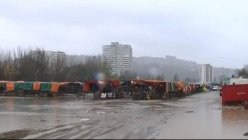 Lluvias en el país: Retiran feria que se instala en el Estero Marga Marga
