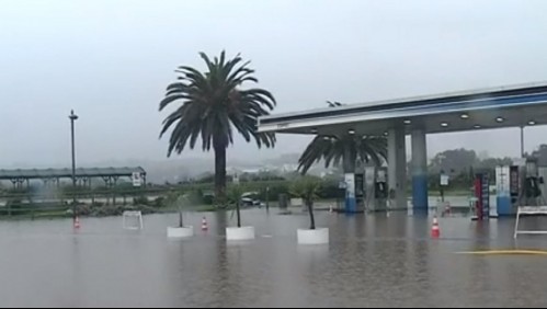 Sistema frontal en la Región de Valparaíso: Fuertes lluvias producen colapso en las calles de Concón