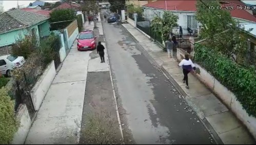 Video muestra violento portonazo en Recoleta: Derriban muro para robar auto desde el interior de una casa