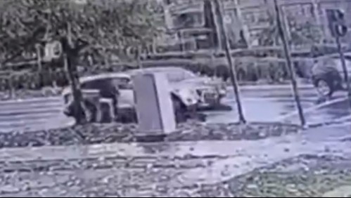 Video registra violenta encerrona a mujer en Peñalolén