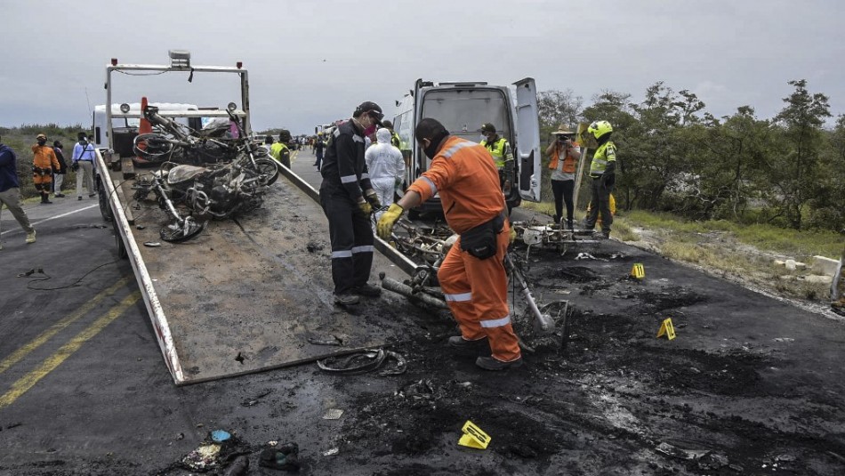 Camión con gasolina explota y deja al menos siete muertos y 46 heridos con graves quemaduras Camión con gasolina explota y deja al menos siete muertos y 46 heridos con graves quemaduras