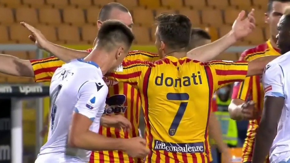 Liga de Italia Jugador mordió a rival en Italia.