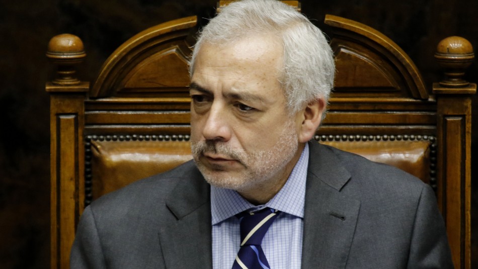 Raúl Guzmán Fiscalía investiga a secretario del Senado tras ser sorprendido comiendo mariscos en restaurante