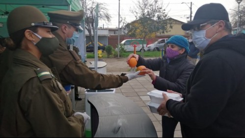 Carabineros organizan una olla solidaria en la comuna de Pudahuel