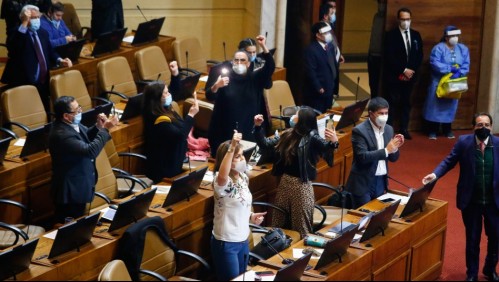 'Es un día histórico para Chile': Oposición por aprobación de retiro de fondos de AFP