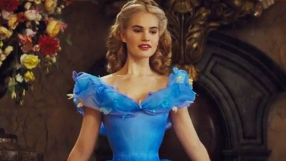 Lily James como la Cenicienta Todo por el corsé: La cuestionable dieta a la que se sometió Lily James para interpretar a la Cenicienta