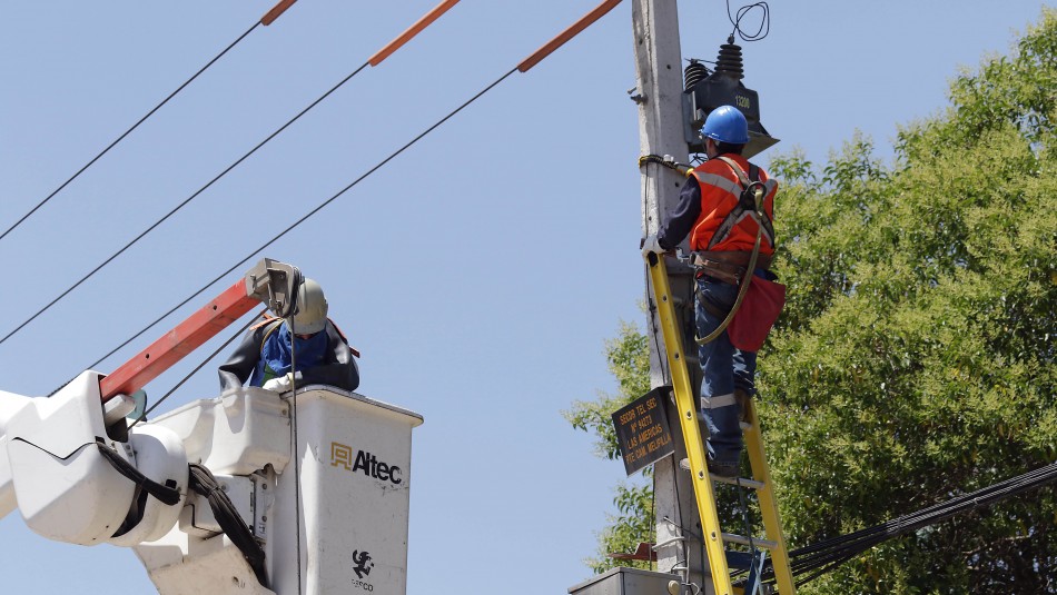 Masivo corte de suministro eléctrico se registra entre Valdivia y Chiloé Masivo corte de luz en el sur de Chile: Entre Valdivia y Chiloé
