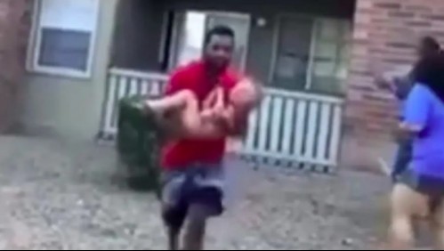 'Héroe sin capa': Hombre atrapa a menor que fue lanzado desde un departamento incendiándose