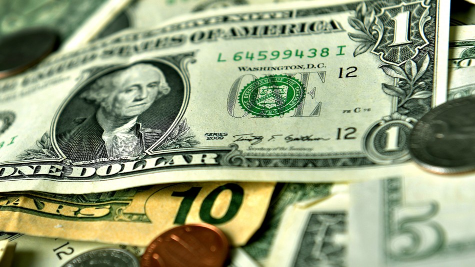 Dólar Efectos por discusión de retiro de fondos: Fuerte caída en Bolsa de Santiago y baja en precio del dólar