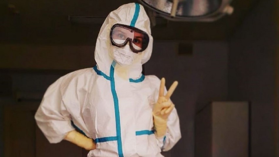 Nadezhda Zhúkova Enfermera sancionada por trabajar en ropa interior contra el coronavirus encontró llamativo trabajo