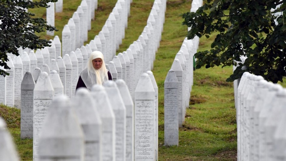 Musulmanes de Bosnia lloran a sus muertos 25 años después de la masacre de Srebrenica Musulmanes de Bosnia lloran a sus muertos 25 años después de la masacre de Srebrenica