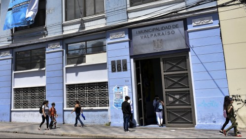 Denuncian presunta fiesta con alcohol y en cuarentena en dependencias de la municipalidad de Valparaíso