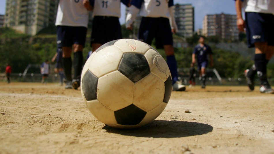 Referencial AgenciaUno. Carabineros detuvo a 7 personas por jugar fútbol en plena pandemia de coronavirus
