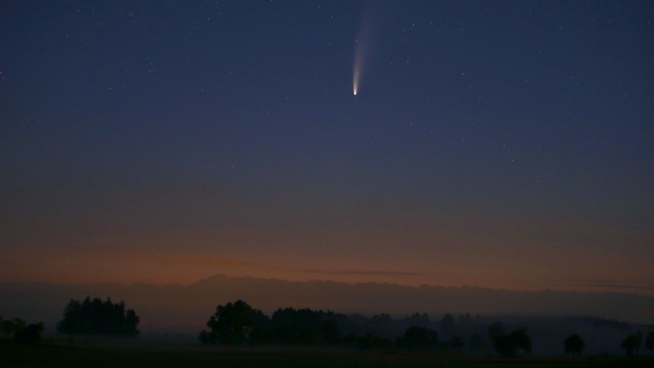 Cometa Neowise Cometa Neowise es captado en los cielos del mundo.